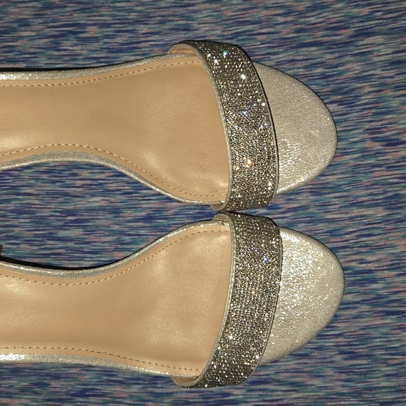 I. Miller Women's Emely Buckle Open Toe Block Heel Pumps Silver Size 8.5 - Picture 8 of 11